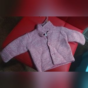 Baby Gap Sweater. 6 to 12 months old. Material: 52% Acrylic. 48% Wool.